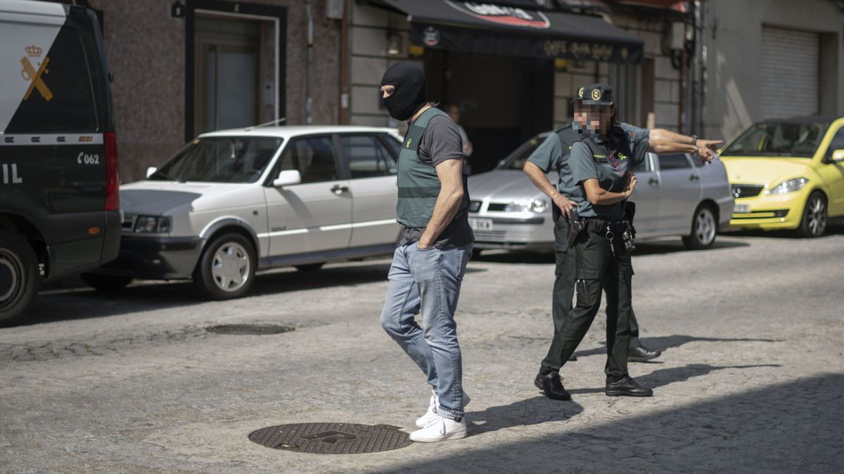 Detenidas tres personas por seis robos en estancos y tiendas de telefonía de A Coruña