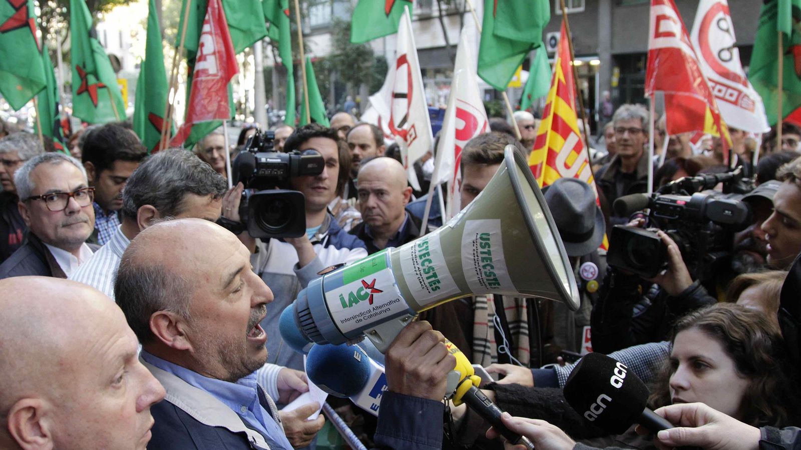 Foto: Protesta de funcionarios de la Generalitat en 2015. (EFE)