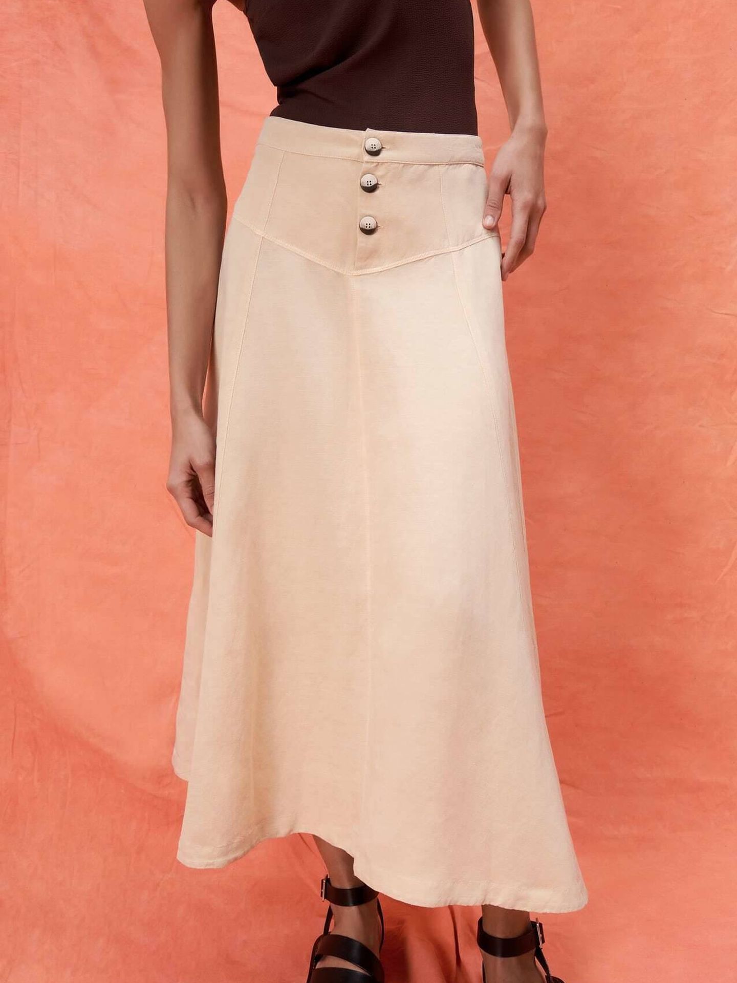 La falda midi de Zara. (Cortesía)