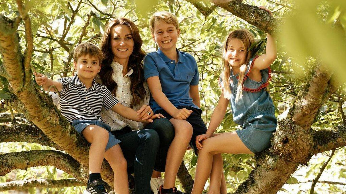 Kate Middleton, con sus tres hijos. (Instagram/@princeandprincessofwales)