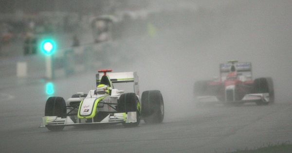 Foto: Jenson Button ganó el último GP con la mitad de puntos repartidos. (Brawn)