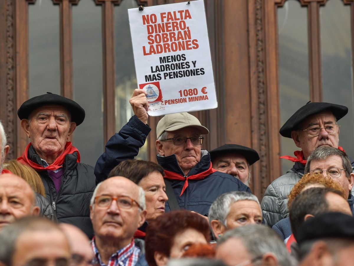 Foto: El movimiento de pensionistas de Álava, Bizkaia, Gipuzkoa y Navarra. (EFE)