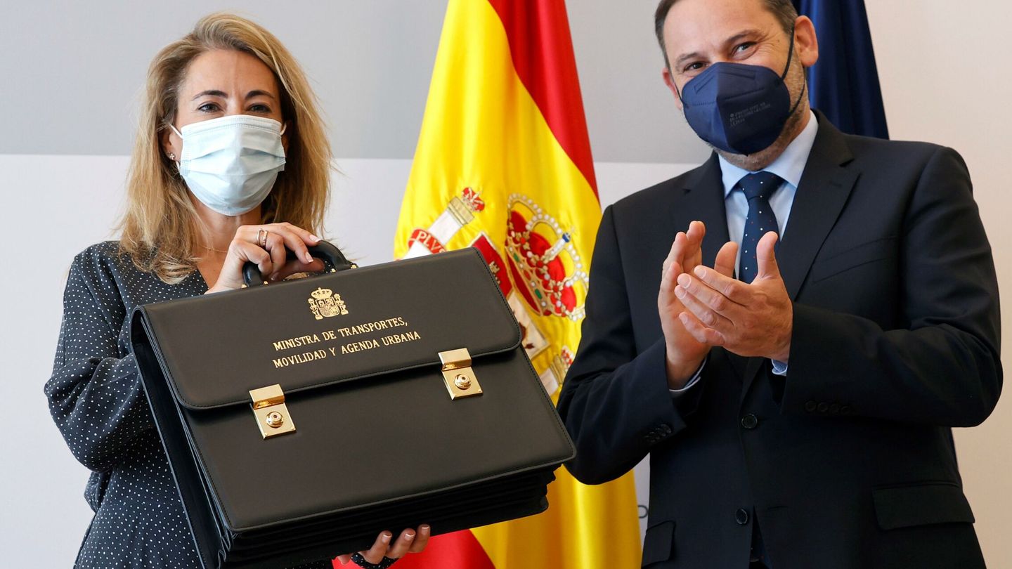Raquel Sánchez, con el ya exministro Ábalos. (EFE)