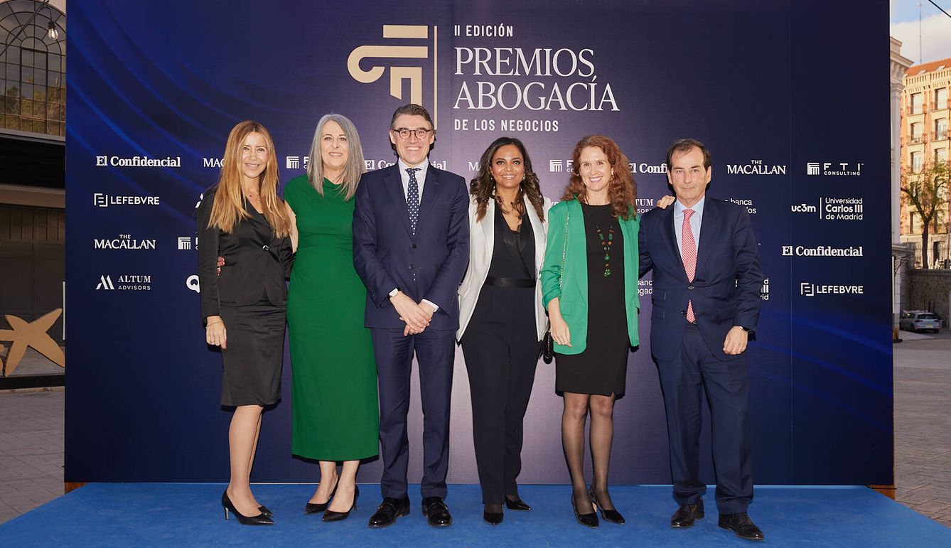 Mamen Asins, Beatriz Esclusa, Pablo Pernía, Fanny Solano, Laura de Rivera y Óscar Calderón (CaixaBank).