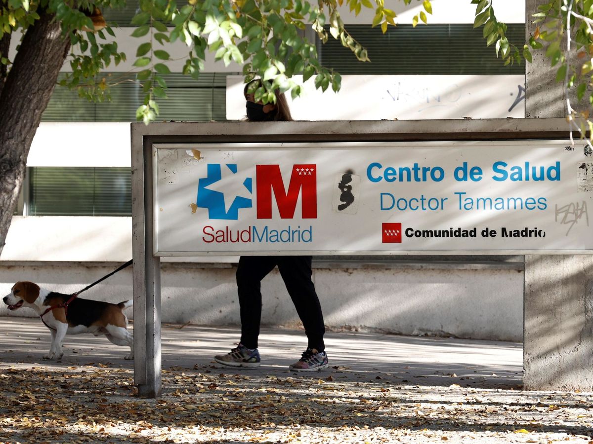 Foto: Entrada de uno de los Centros de Salud de la Comunidad de Madrid. (EFE/Chema Moya)