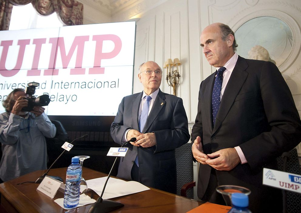 Foto: .- El ministro de Economía y Competitividad, Luis de Guindos, durante el encuentro (Efe)
