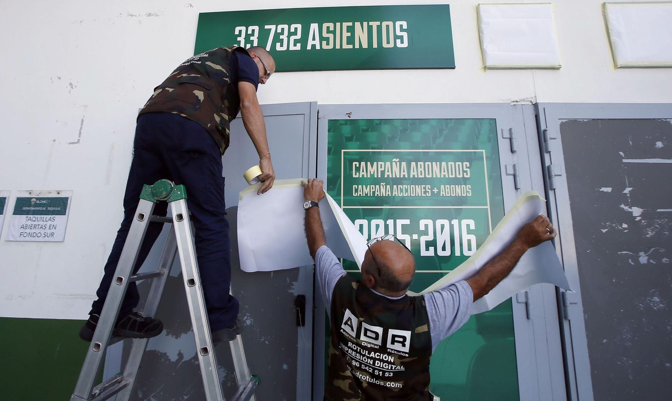 Foto: El Elche, pendiente de su descenso por deudas, ha sido de uno de los últimos equipos en lanzar su campaña de abonados (Efe)