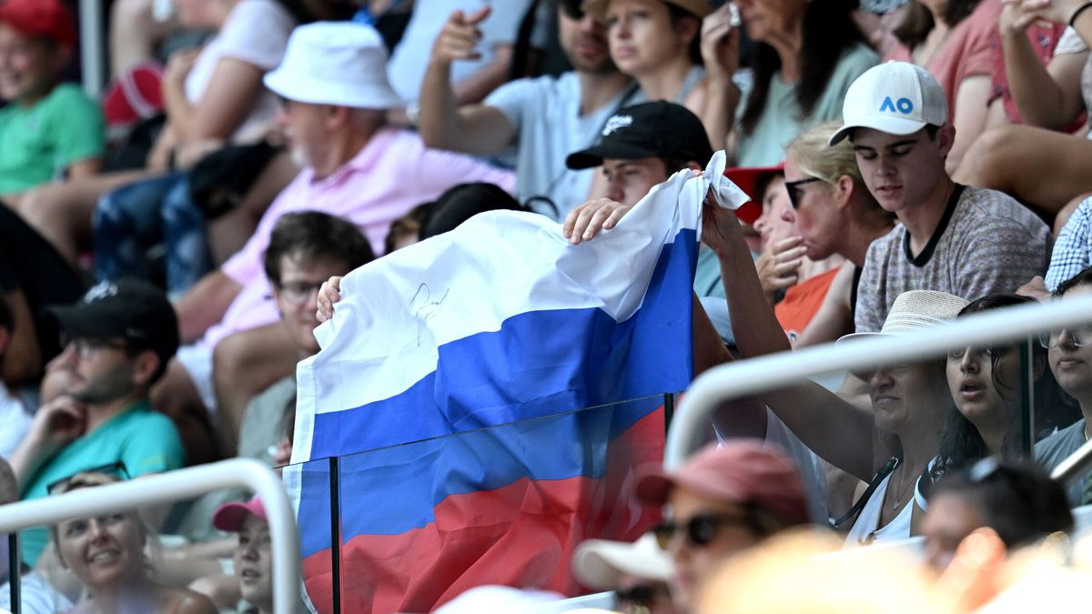 El Open de Australia prohíbe mostrar banderas rusas y bielorrusas... y no todos lo cumplen