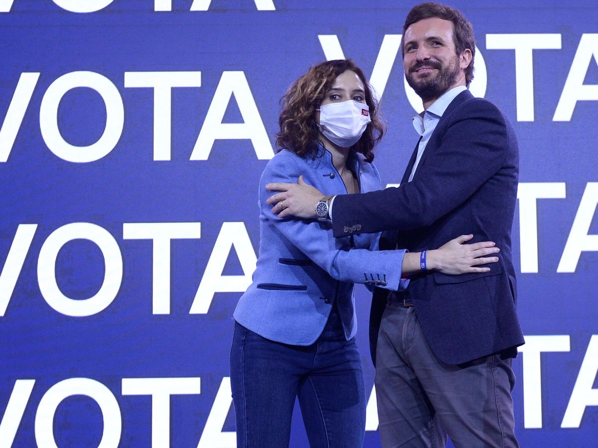 Foto: El presidente del PP, Pablo Casado, junto a Isabel Díaz Ayuso (EFE/Nacho Gallego)