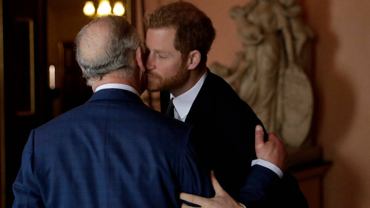 Carlos III y el príncipe Harry, en una imagen de archivo. (Getty Images)