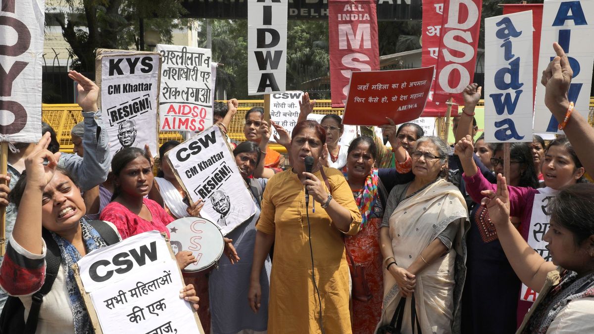 Afeitan la cabeza a una mujer y su hija por resistirse a la violación en la India