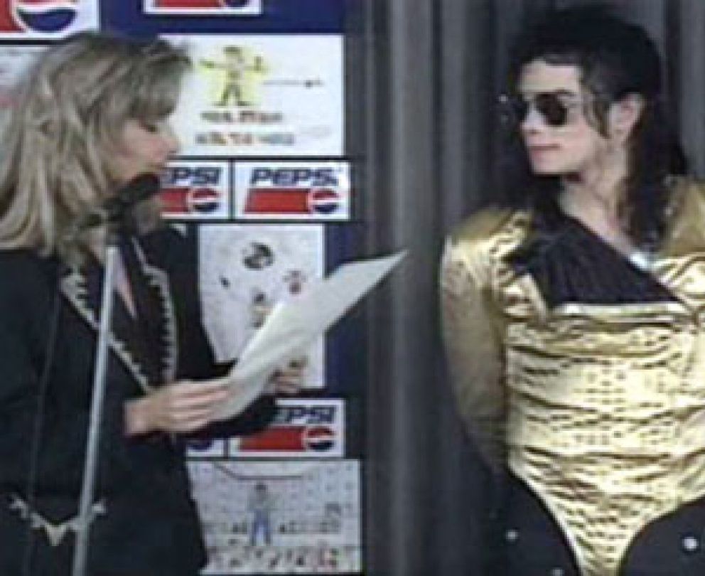 Foto: El regalo de Nieves Herrero a Michael Jackson