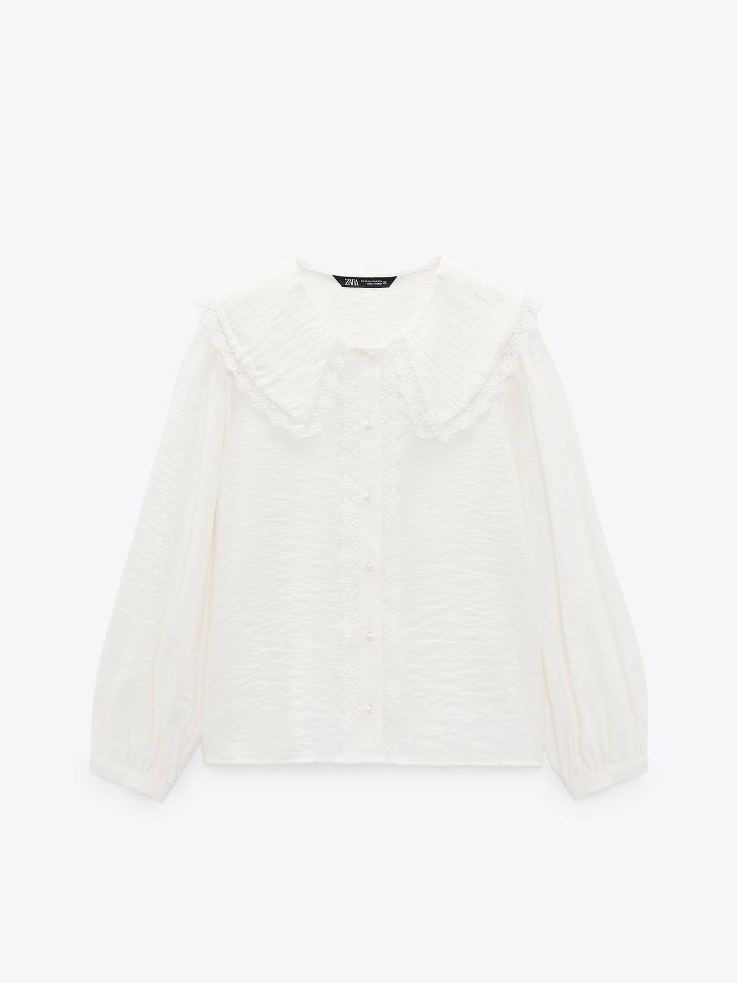 Camisa blanca de tendencia de Zara. (Cortesía)