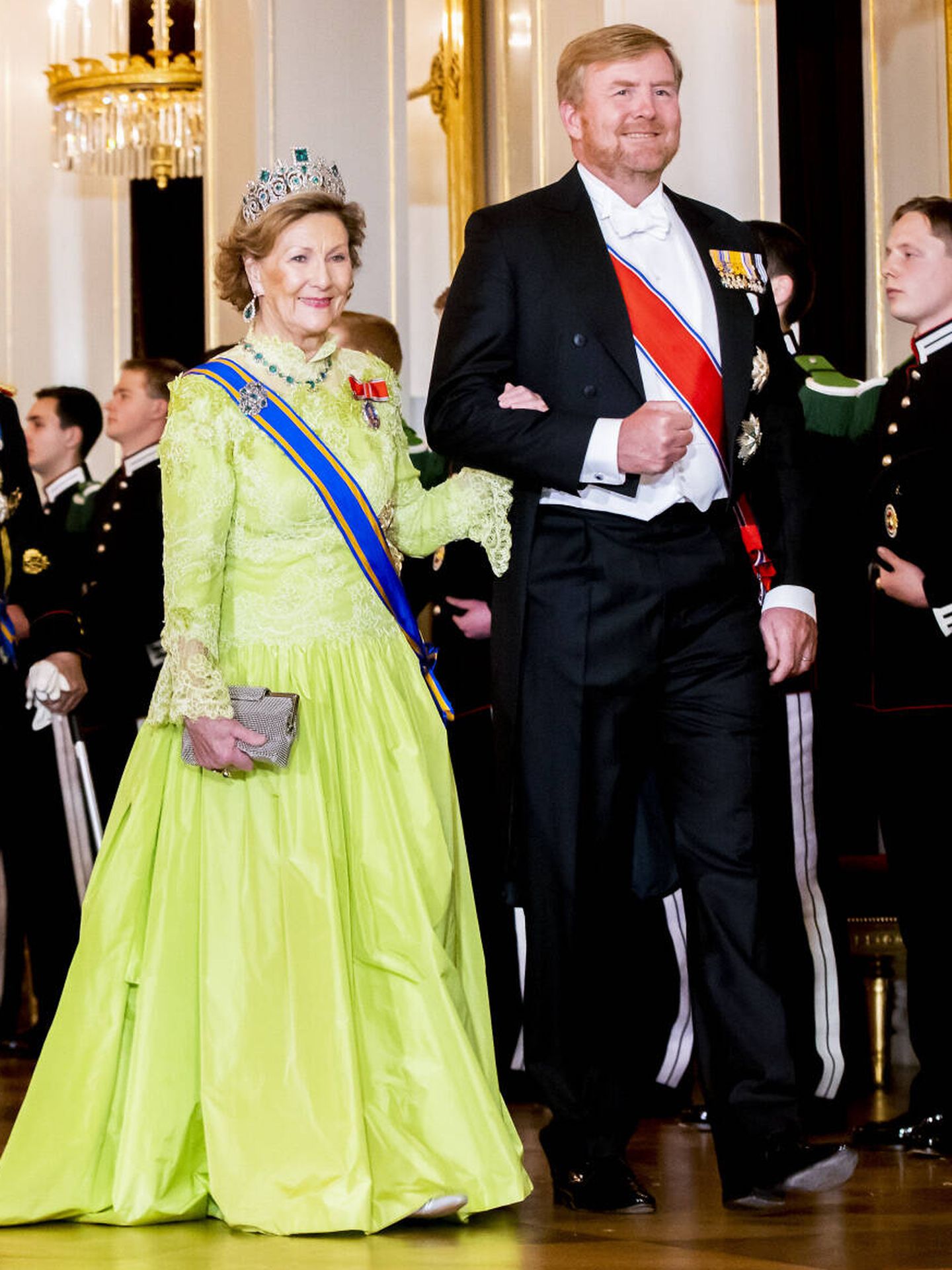 La reina Sonia, con el rey de Holanda. (Gtres)