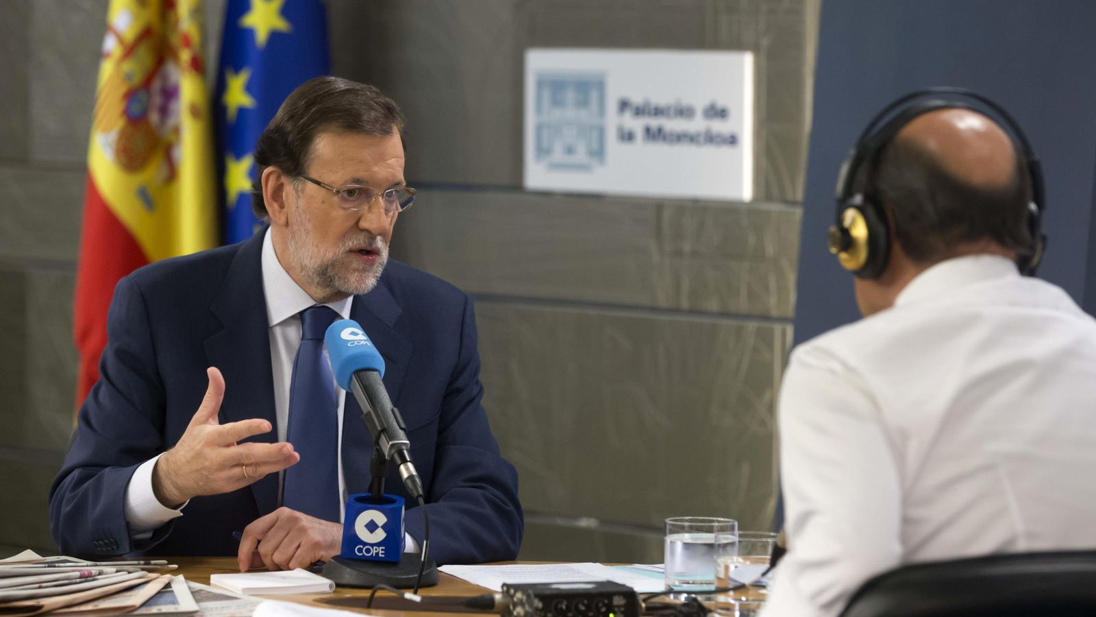 Foto: Fotografía facilitada por Presidencia del Gobierno, del presidente, Mariano Rajoy, durante la entrevista que ha concedido a la cadena Cope. (Efe)