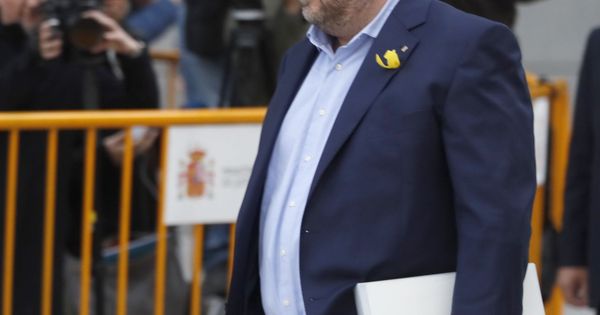 Foto: EL vicepresidente cesado de la Generalitat de Cataluña, Oriol Junqueras, a su llegada a la sede de la Audiencia Nacional antes de su ingreso en prisión. (EFE)