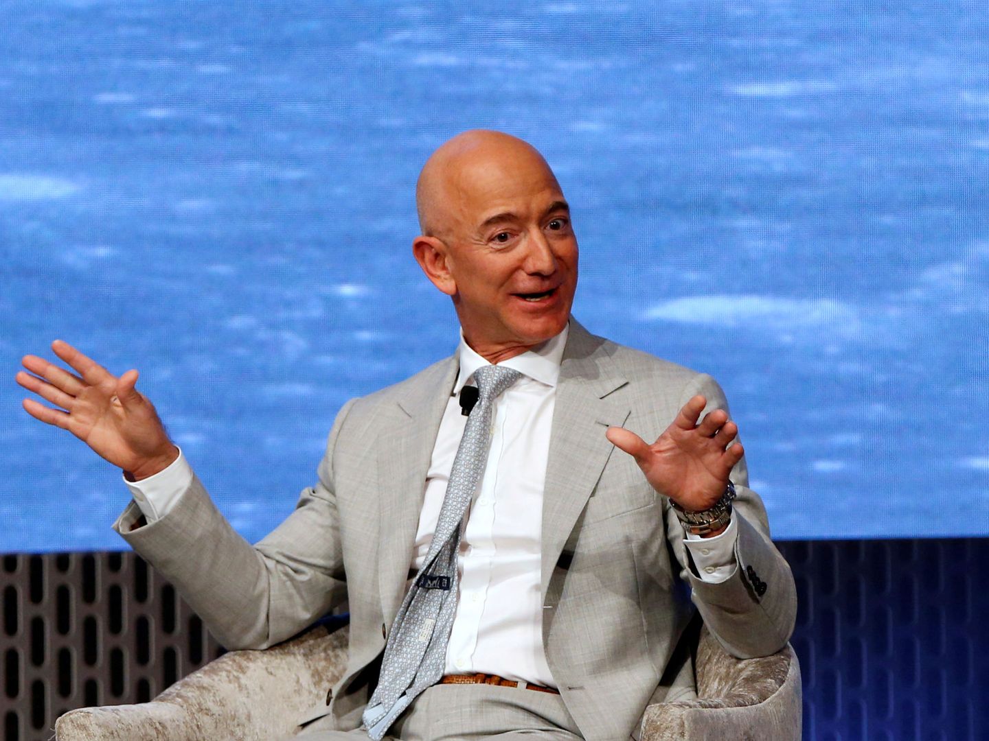 Jeff Bezos en una charla de 2019 (Reuters)