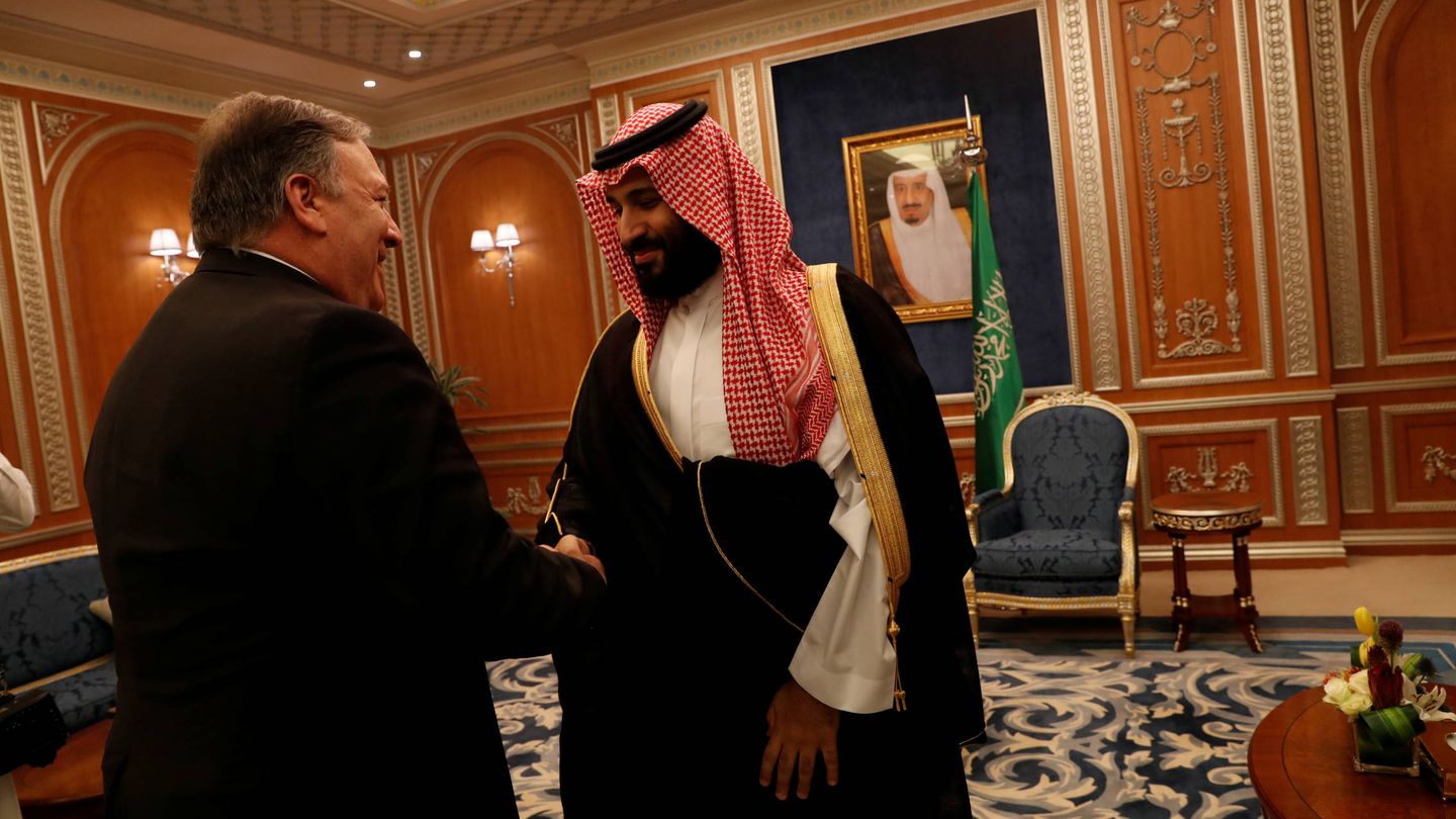 Mike Pompeo durante su reunión con Mohamed bin Salman en Riad, Arabia Saudí. (Reuters)