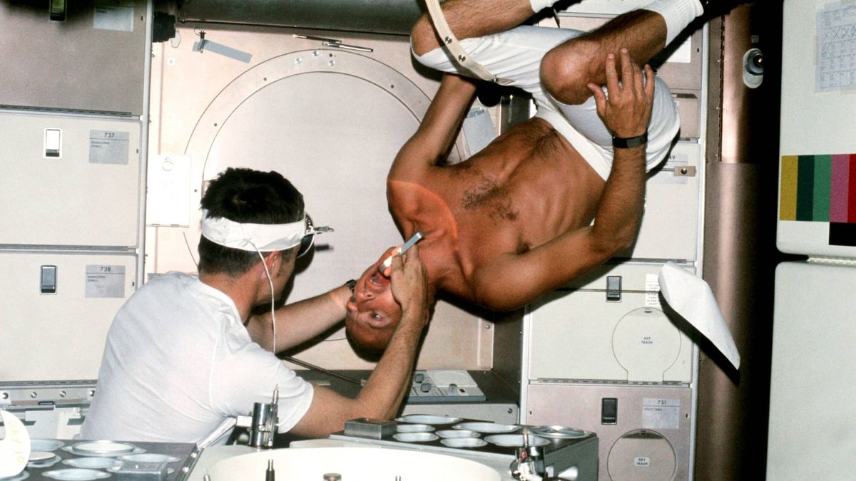 Las caries no están permitidas en el espacio: así es la estricta higiene bucal de los astronautas