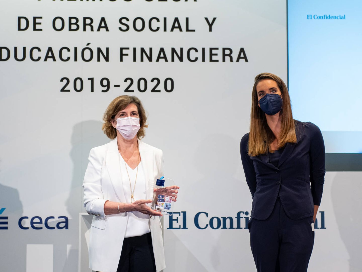 Pilar García Ceballos-Zúñiga (Fundación Caja Extremadura) y Ona Carbonell (deportista).