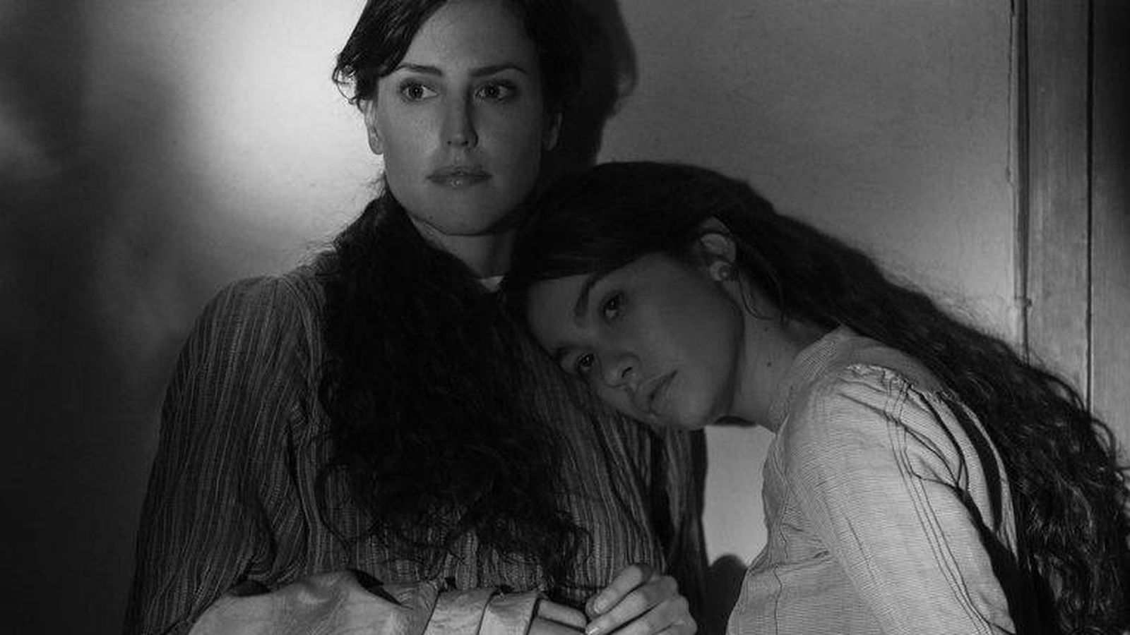 Foto: Natalia de Molina y Greta Fernández en un momento de 'Elisa y Marcela'. (Netflix)
