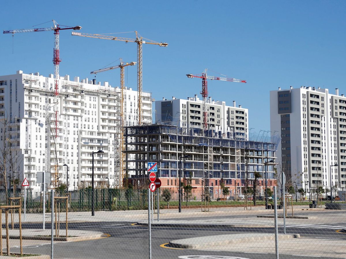 Foto: Vista de una promoción de viviendas en Valencia. (EFE/Miguel Ángel Polo)