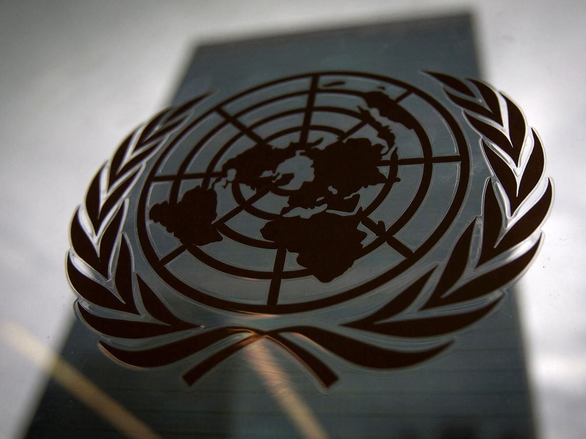 Foto: El logo de Naciones Unidas en una ventana de su sede de Nueva York. (Reuters/Allegri)