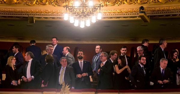 Foto: Torrent, Aragonès y Colau, en la 65ª edición de los Premios Ondas. (EFE)