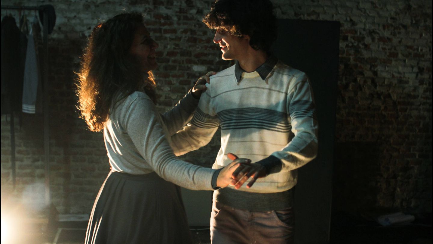 Fátima Baeza y Luis Heras como Lola González y Enrique Ruano 