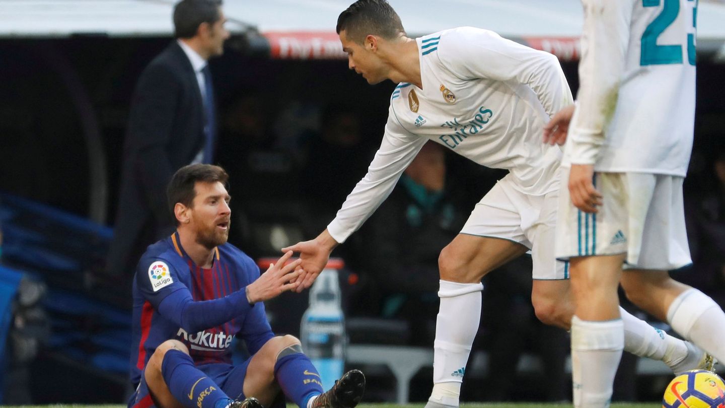 Messi y Cristiano, en un pasado duelo. (EFE)