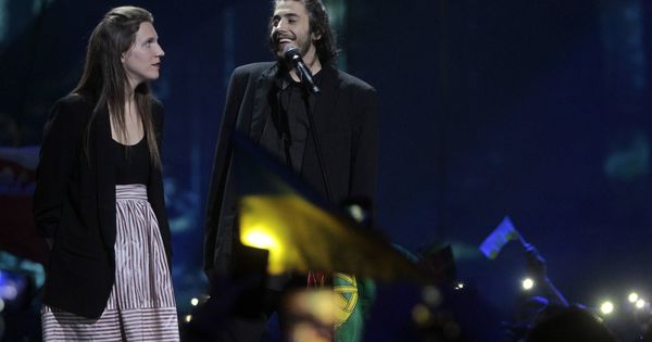 Foto: Luisa y Salvador Sobral, tras su victoria en el Festival de Eurovisión de 2017. (Gtres)