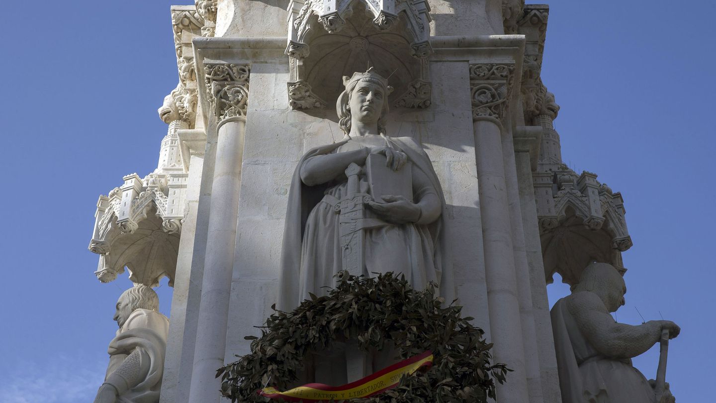 Figura del rey Alfonso X el Sabio (Sevilla). (EFE)