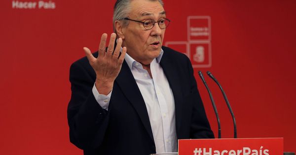 Foto: Manu Escudero, secretario de Economía del PSOE, este 27 de marzo en rueda de prensa en Ferraz. (EFE)