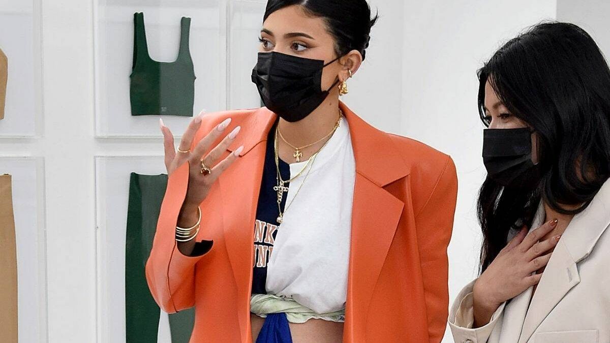 La manicura francesa más glow del año la tiene Kylie Jenner