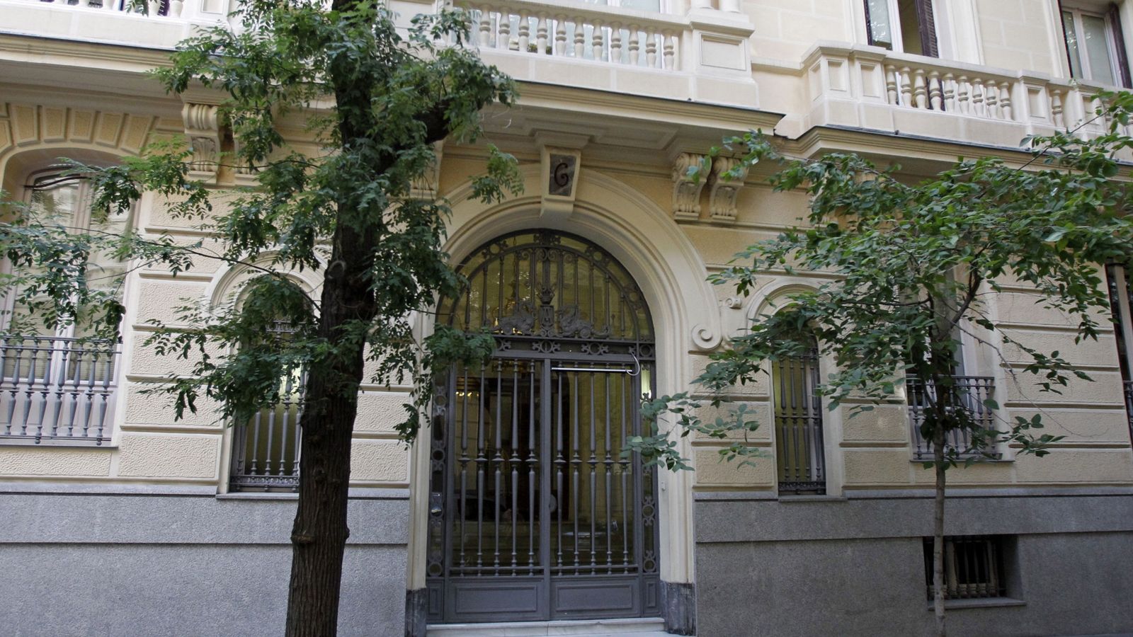 Foto: Vista esta tarde del edificio de la calle Fortuny 6 en Madrid, una de las sedes del banco suizo Mirabaud en Madrid. (EFE)