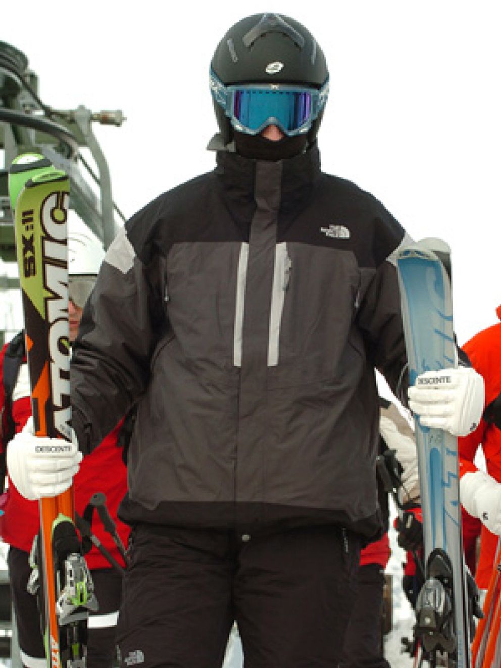 Foto: El príncipe Felipe se va de fin de semana a esquiar con unos amigos