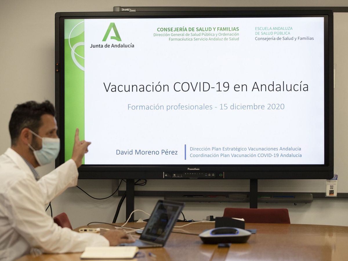 Foto: El director del Plan de Vacunas de Andalucía, David Moreno. (EFE)