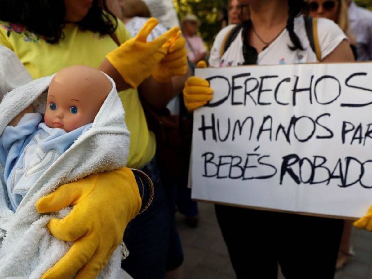 Foto: Manifestación de víctimas de la supuesta trama de bebés robados, en una imagen de archivo. (EFE)