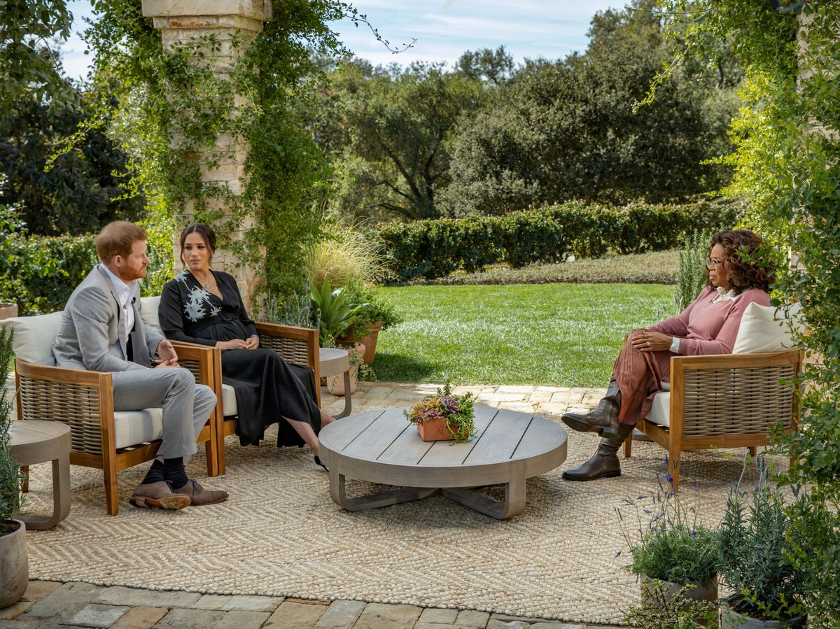 Foto: Meghan y Harry, durante la entrevista con Oprah Winfrey. (Reuters)