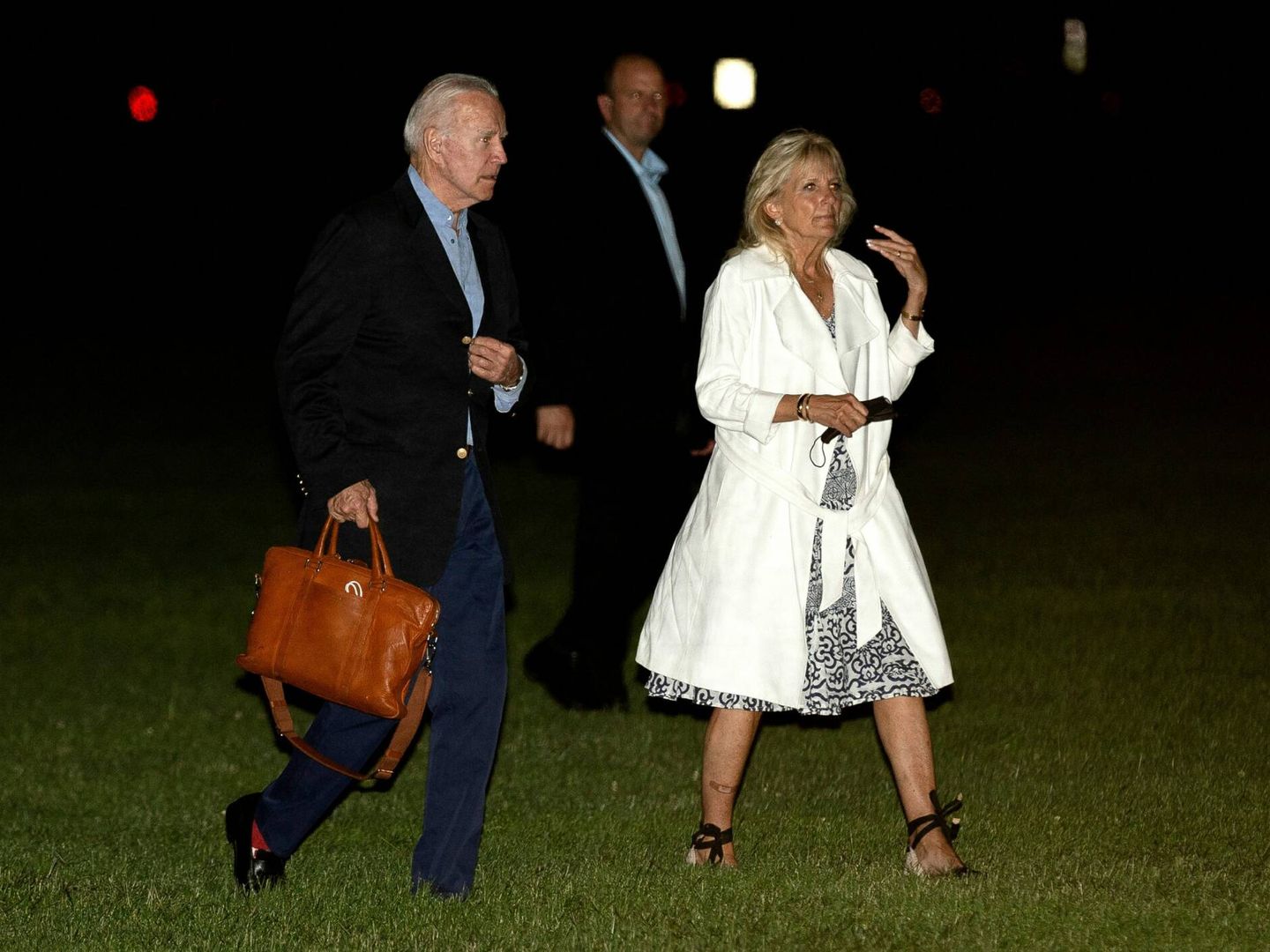 Los Biden, llegando de viaje. (Reuters)