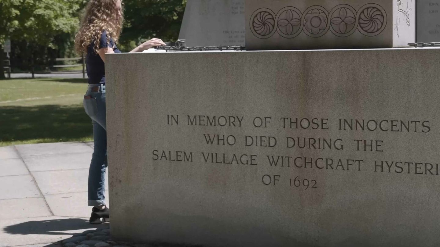 Monumento en recuerdo de los inocentes que murieron durante los juicios por brujería en Salem.
