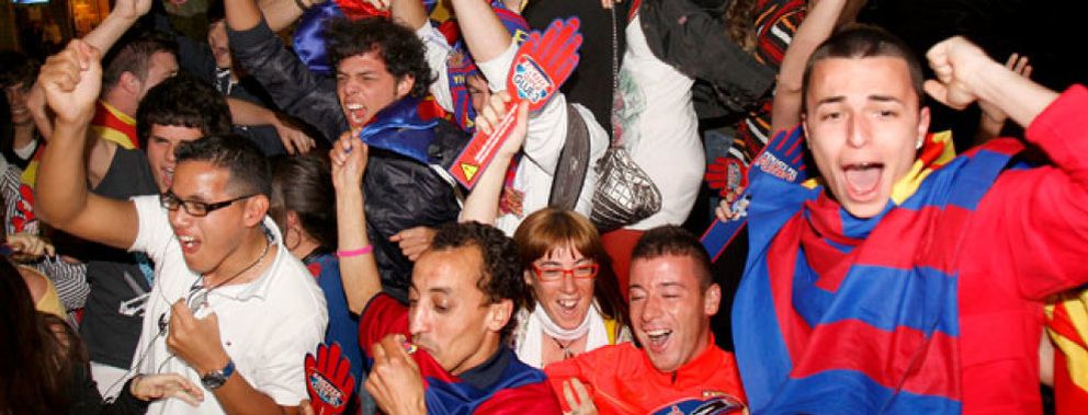 Foto: Miles de aficionados se concentraron en Canaletas para celebrar la Liga