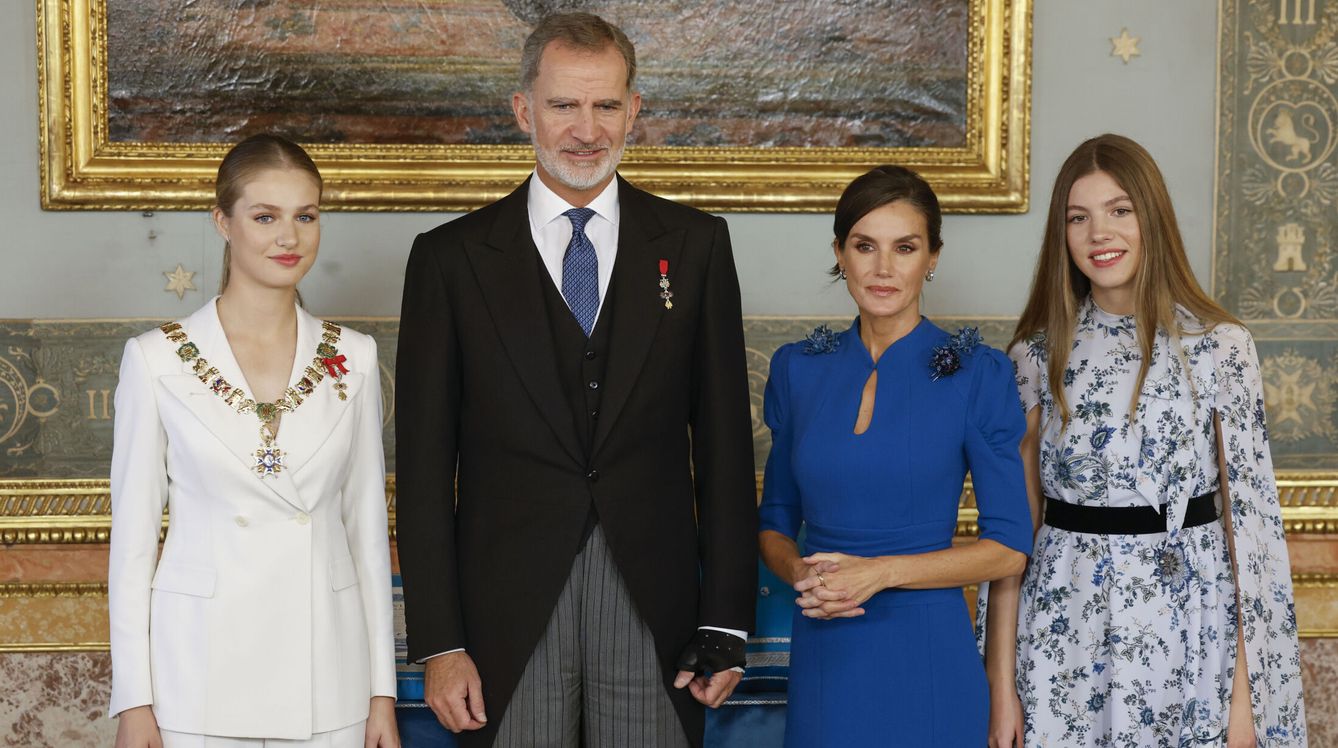 Los Reyes, con sus hijas en el 18º cumpleaños de la princesa Leonor. (Casa Real)