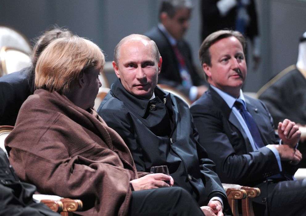 Foto: La canciller alemana, Angela Merkel (dcha), el primer ministro británico, David Camero (dcha.) y el presidente ruso, Vladimir Putin. (Efe)