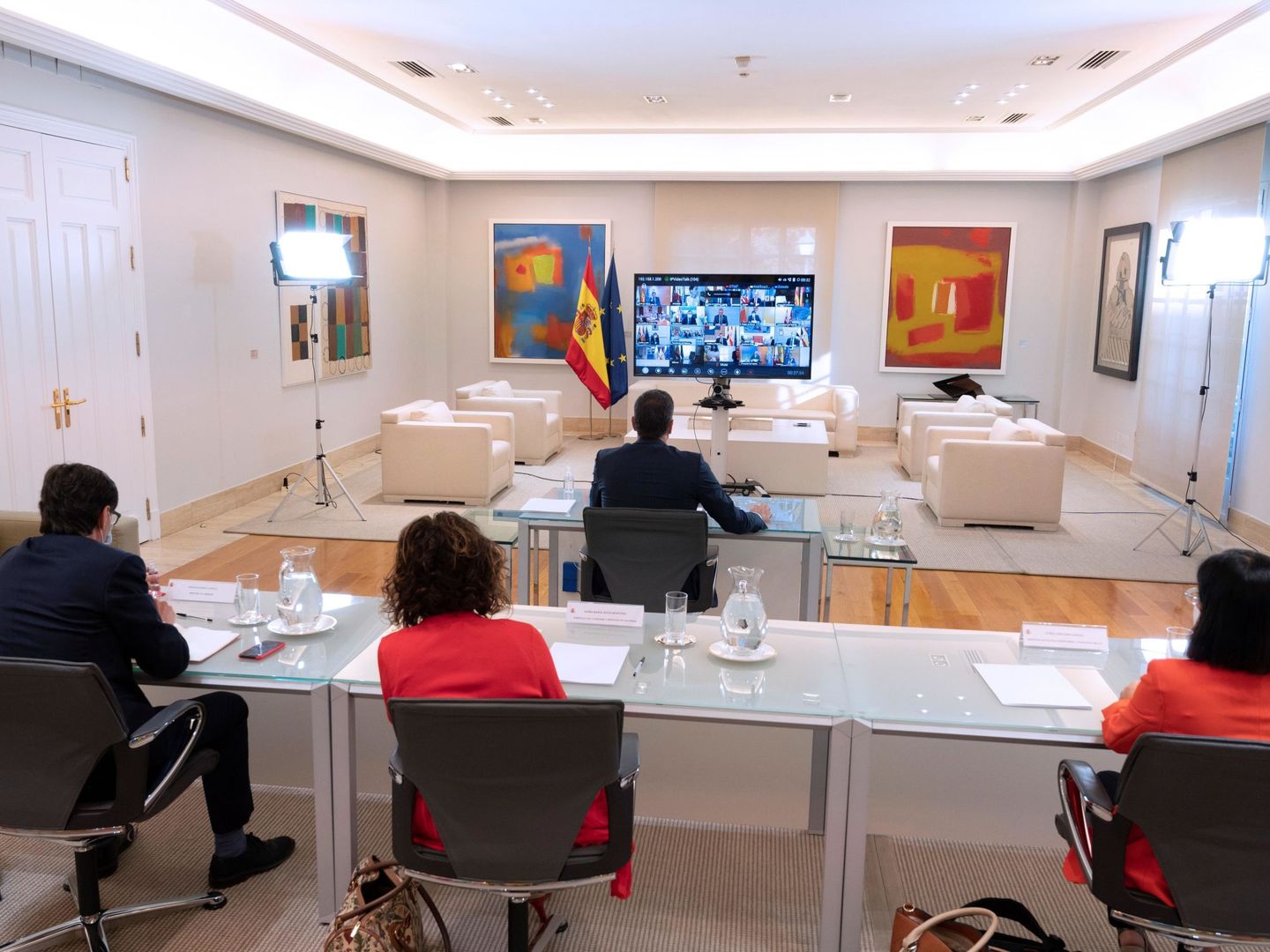 Pedro Sánchez, en un encuentro con los presidentes autonómicos. (EFE)