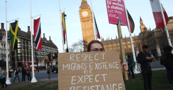 Foto: Un manifestante protesta contra el Brexit y la situación de los comunitarios residentes en Reino Unido, en Londres. (Reuters)  