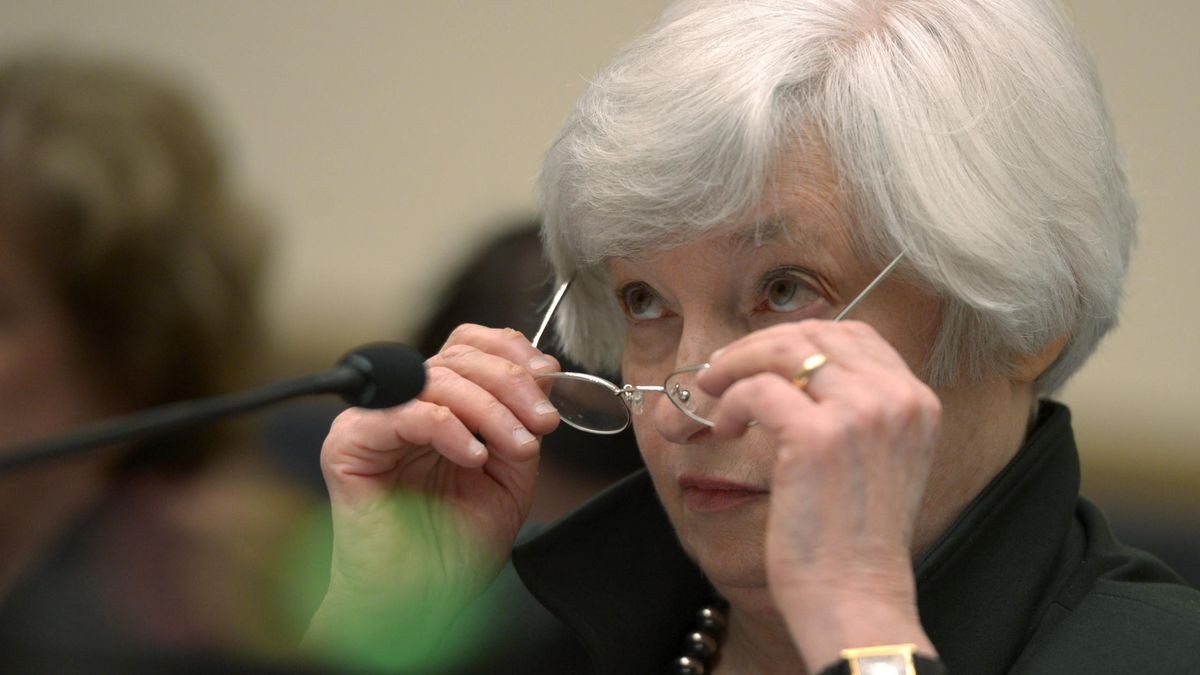 Wall Street reacciona con calma al mensaje de la Fed mientras el dólar gana posiciones 