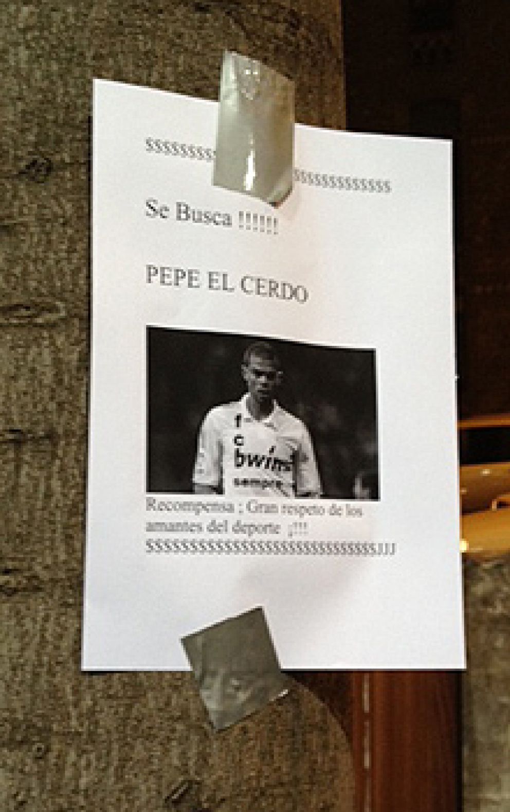 Foto: Pepe, recibido en el Camp Nou al grito de "asesino, asesino"