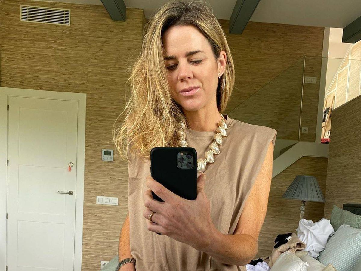 Foto: Amelia Bono posa en sus redes sociales con collar de Zara. (Instagram @ameliabono)