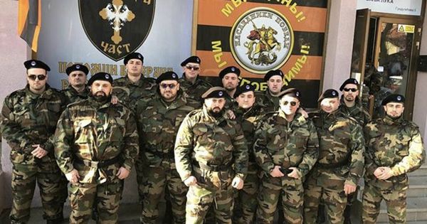 Foto: Algunos de los integrantes de Honor Serbio, una de las fuerzas paramilitares serbobosnias que ha recibido apoyo de Rusia